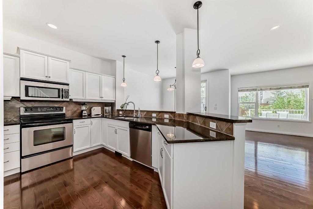 27 Aspen Hills Close SW photo 5