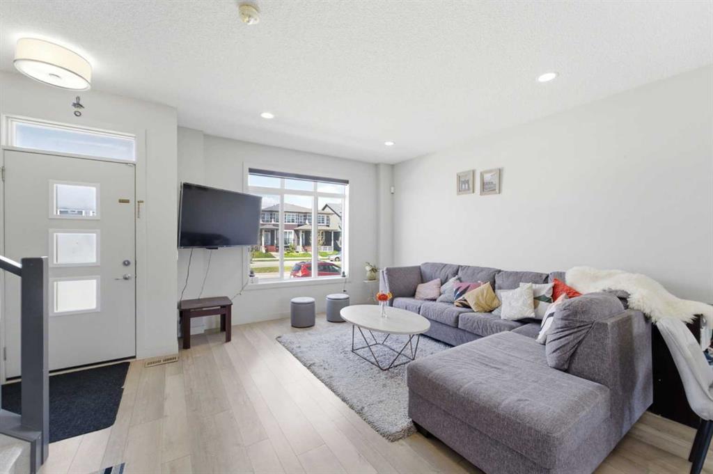 9060 52 Street NE photo 4