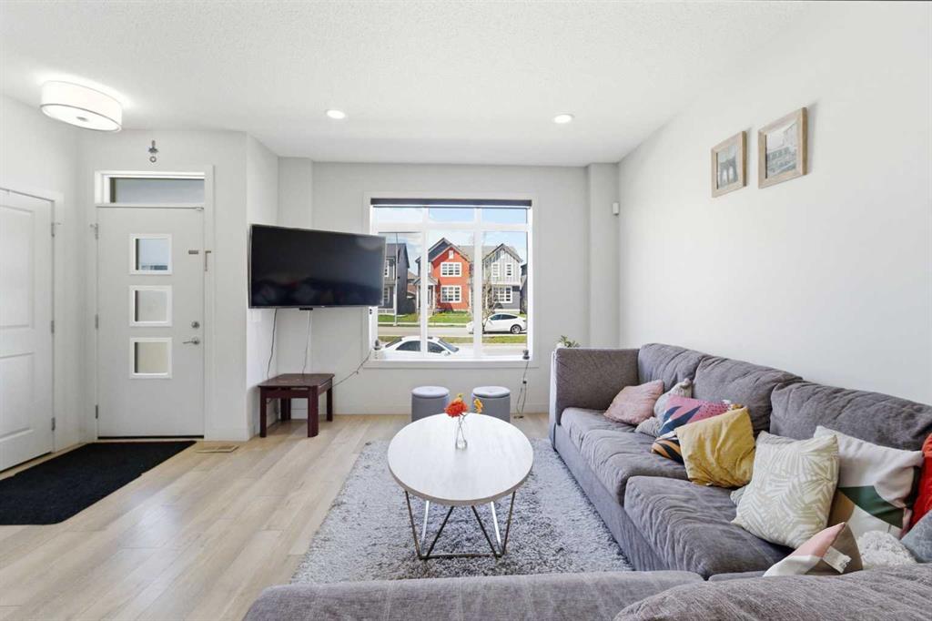 9060 52 Street NE photo 5