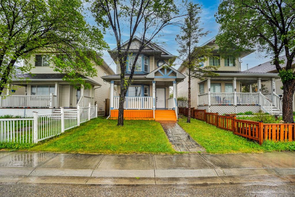 112 Martinglen Close NE photo 2