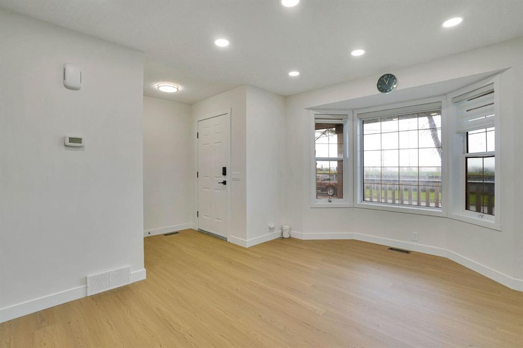 112 Martinglen Close NE photo 3