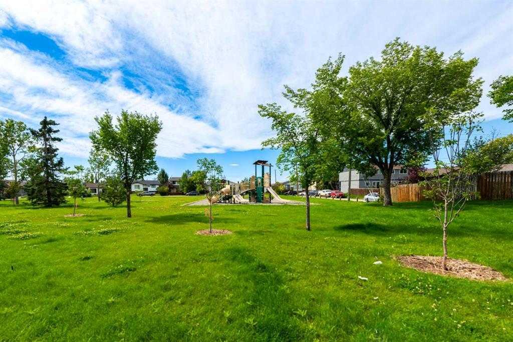 23 Falsby Place NE photo 3