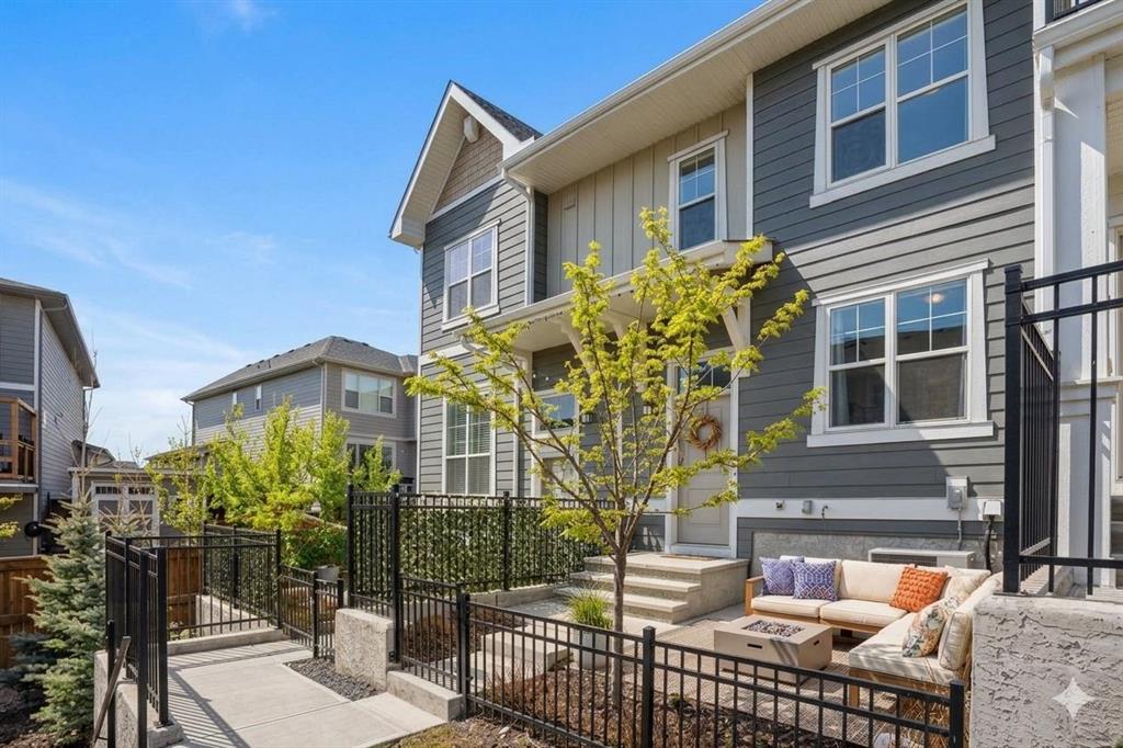 812 Cranbrook Walk SE photo 3