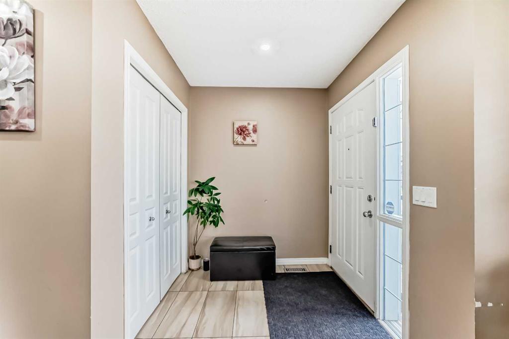 1066 Taradale Drive NE photo 4