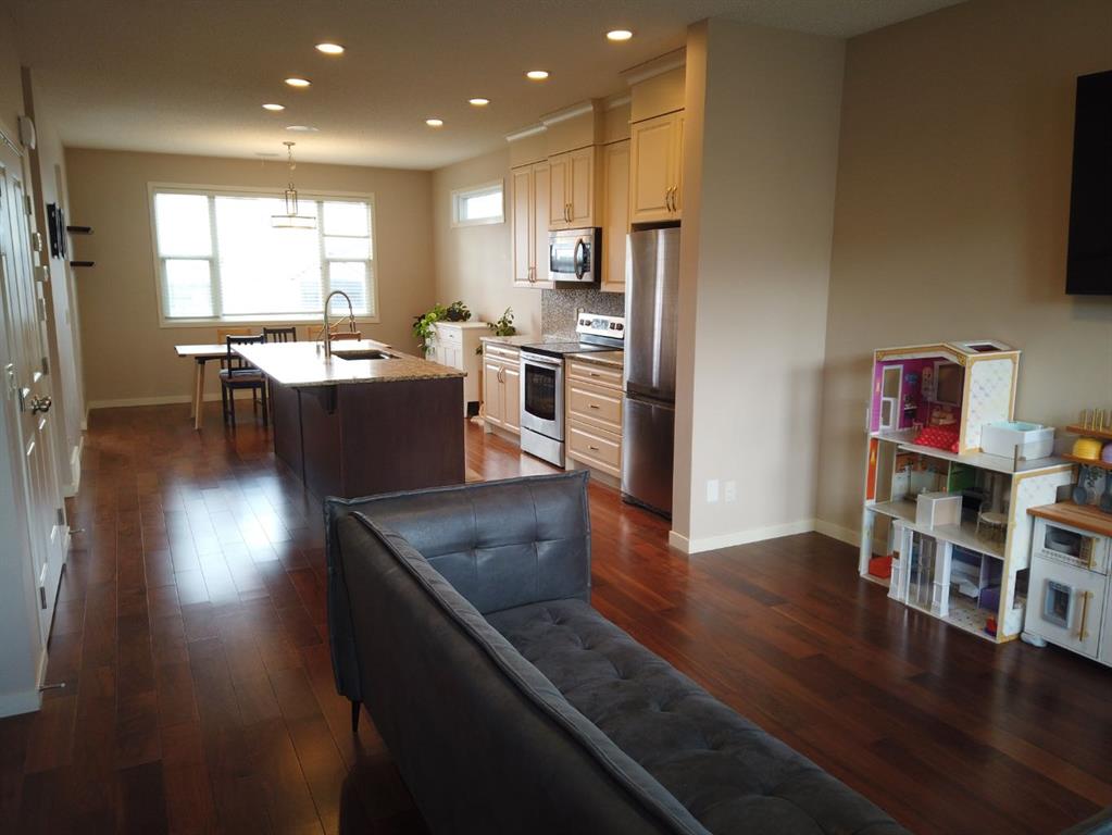 2064 New Brighton Grove SE photo 2