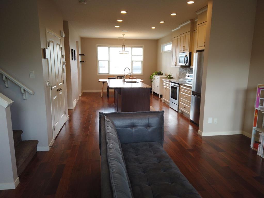 2064 New Brighton Grove SE photo 3