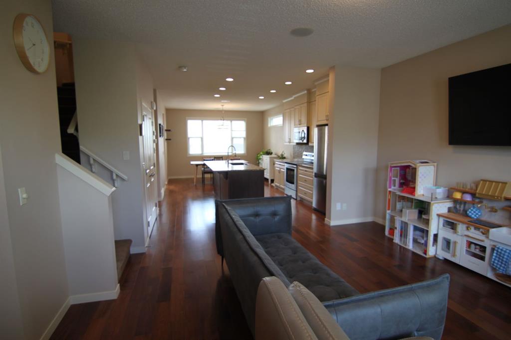 2064 New Brighton Grove SE photo 4