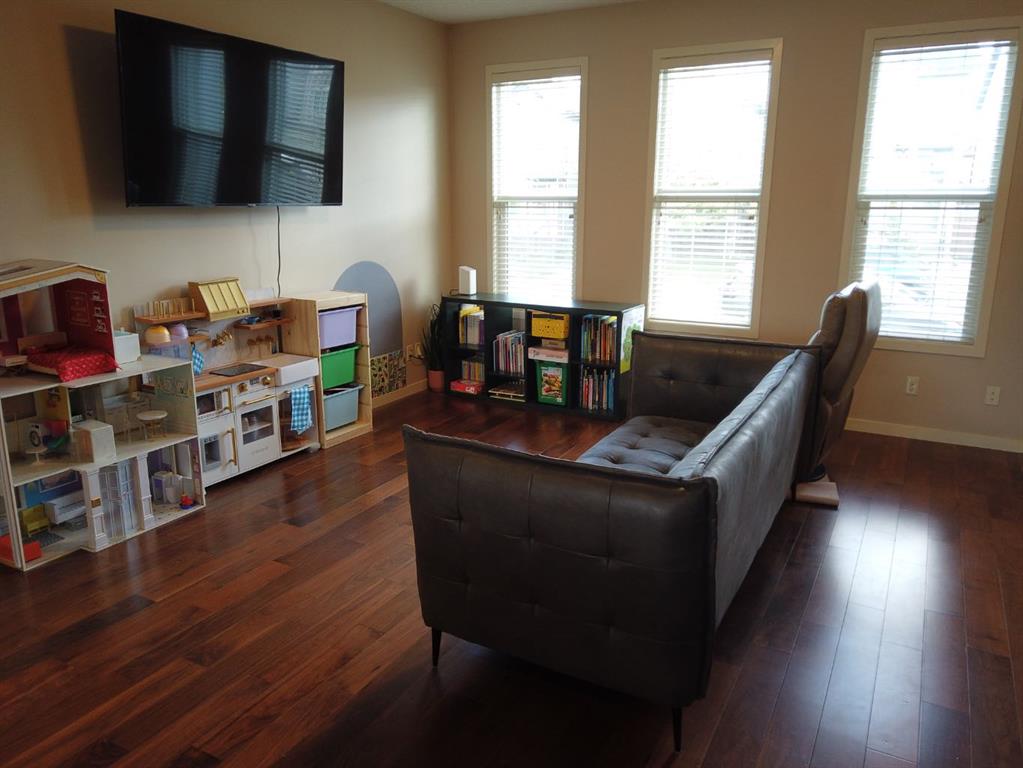 2064 New Brighton Grove SE photo 5