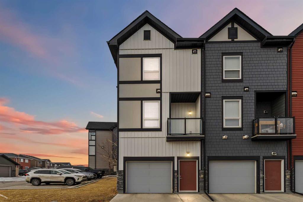 11 Evanscrest Mews NW #402