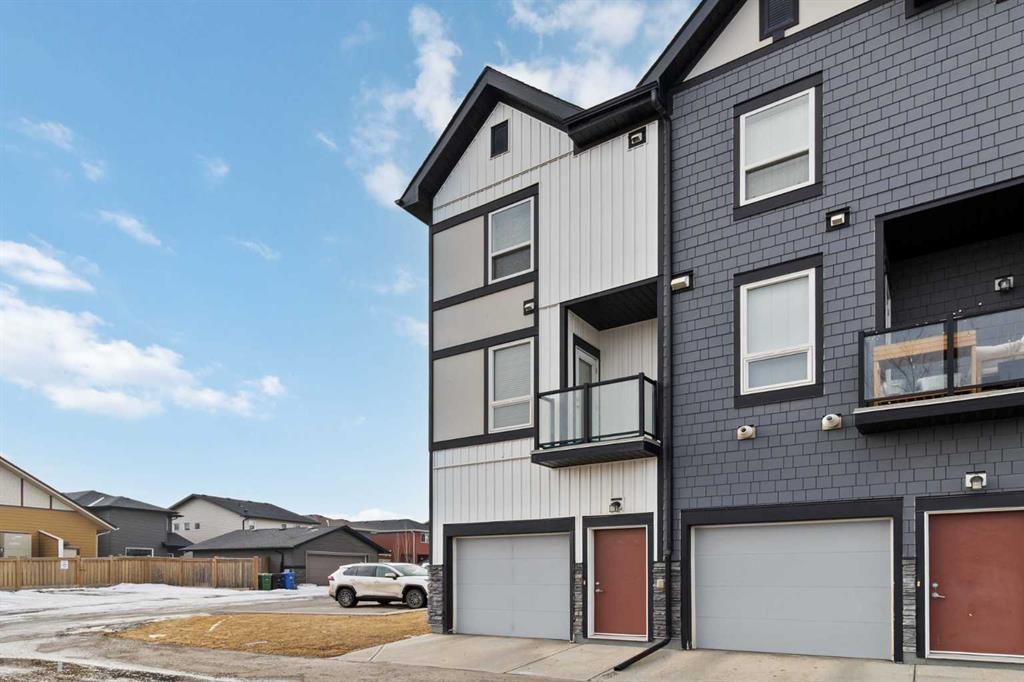 11 Evanscrest Mews NW #402 photo 3