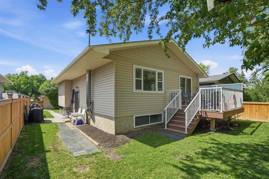 3056 32A Street SE photo 2