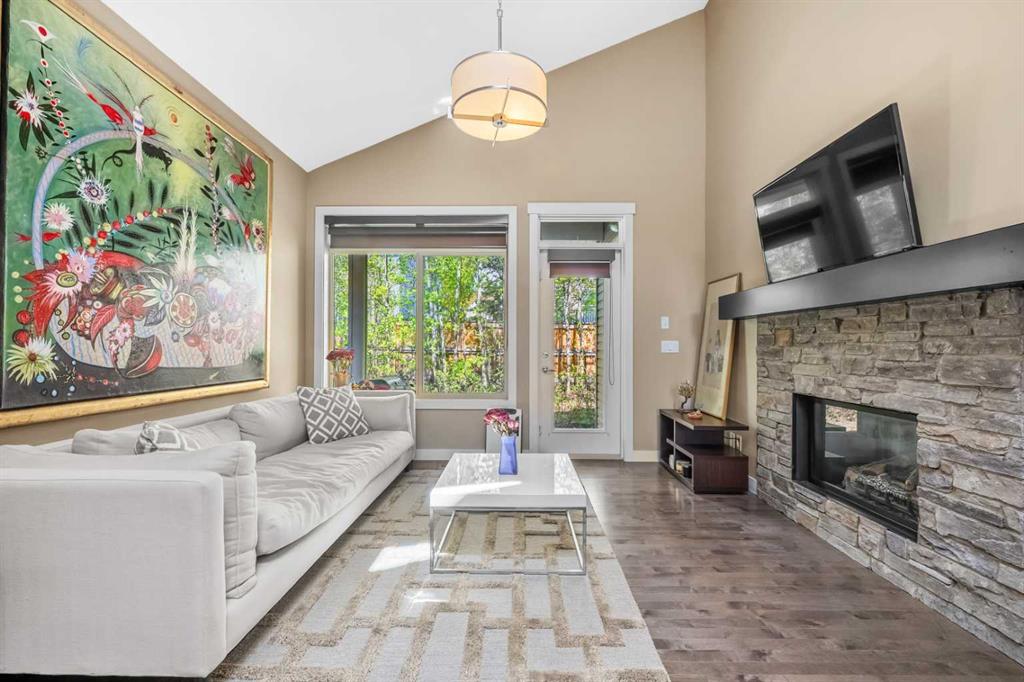 63 Cortina Villas SW photo 3