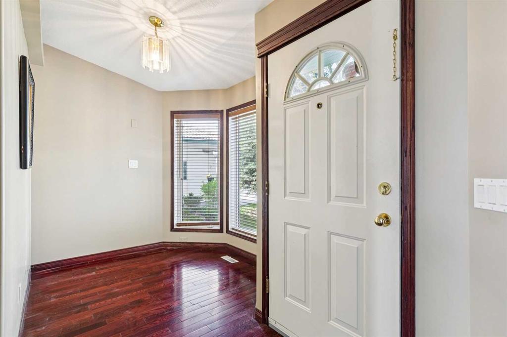 14 Strathearn Gardens SW photo 2