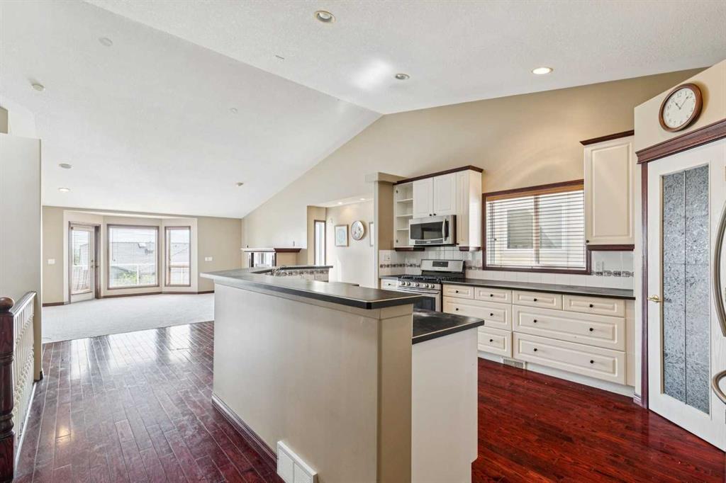 14 Strathearn Gardens SW photo 3