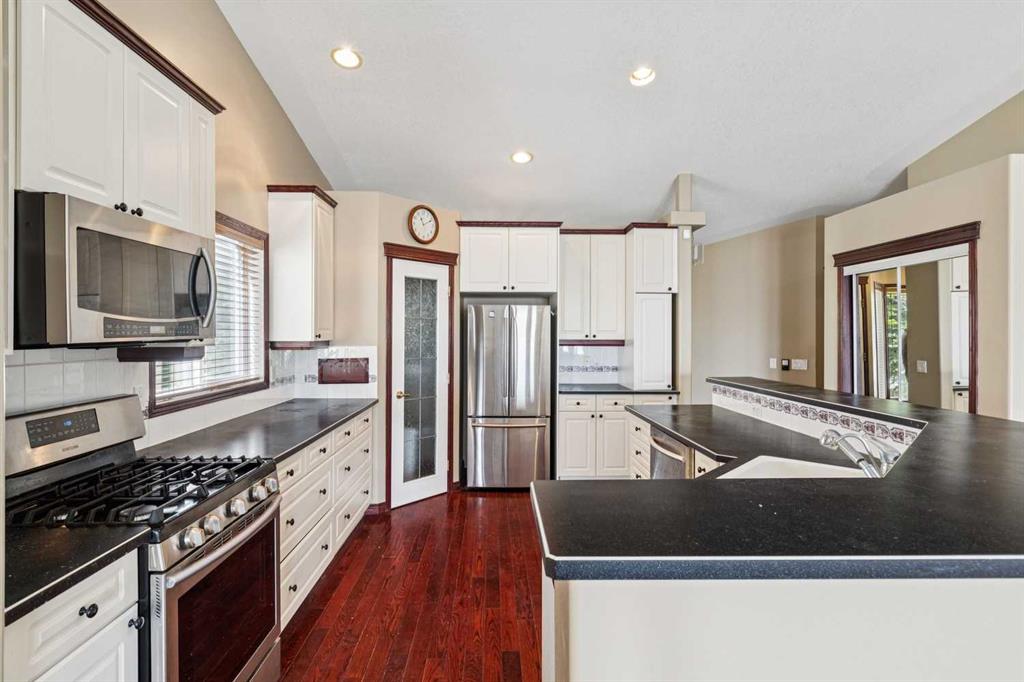 14 Strathearn Gardens SW photo 5