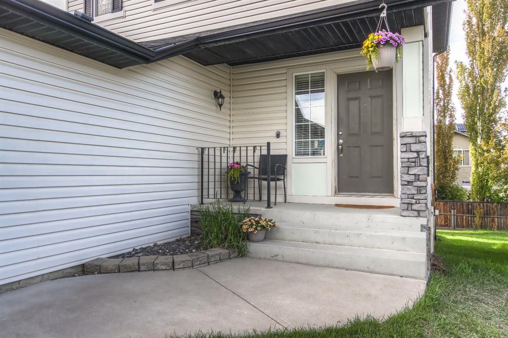 77 Weston Court SW photo 2