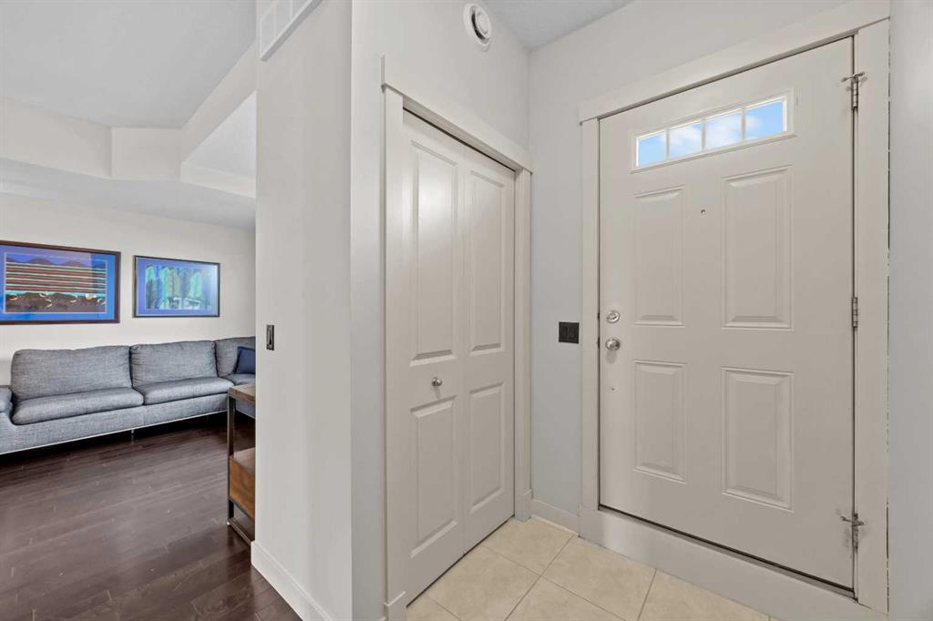 768 73 Street SW photo 3