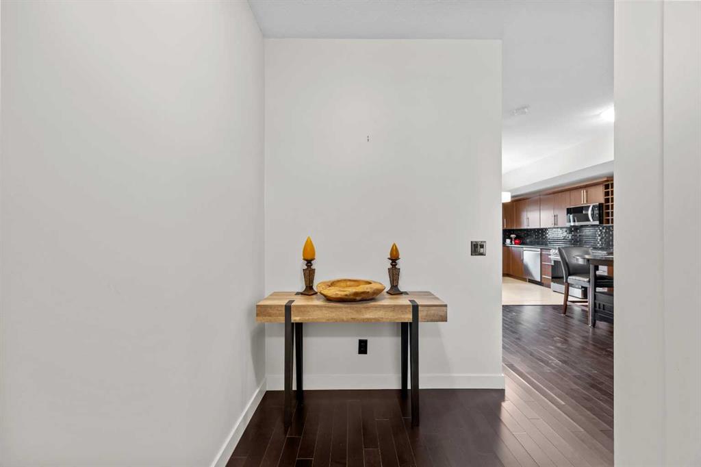 768 73 Street SW photo 4