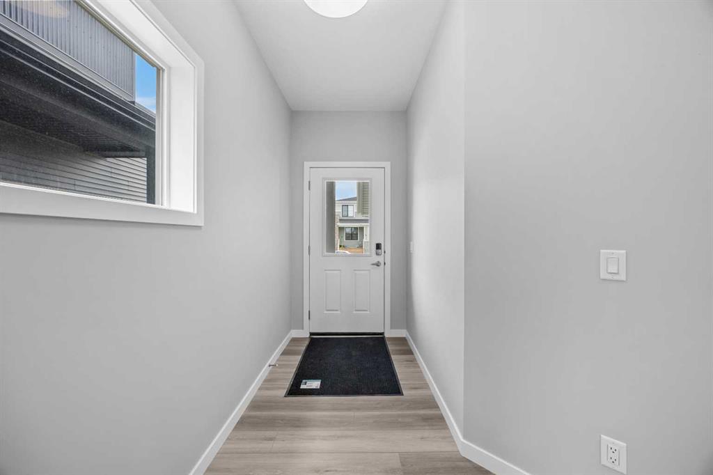 74 Lucas Place NW photo 3