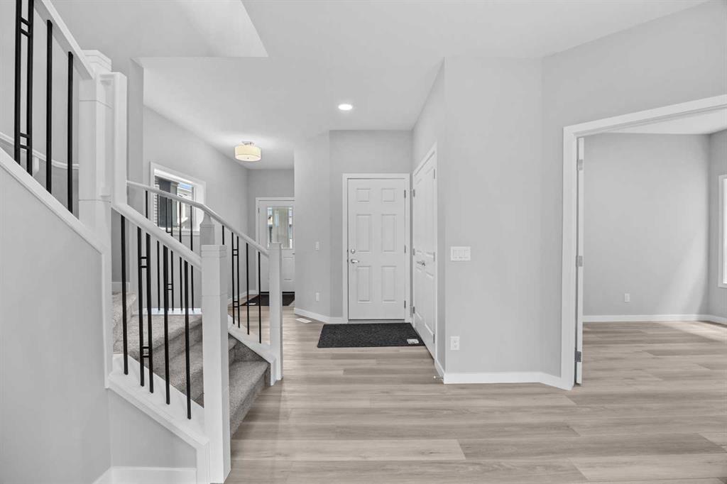 74 Lucas Place NW photo 4