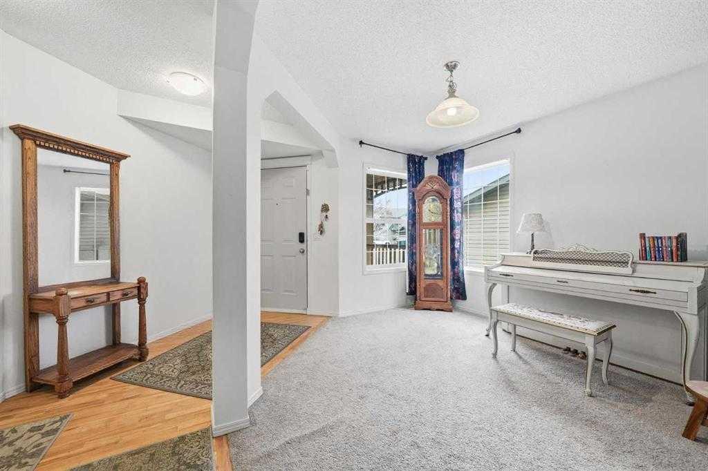 62 New Brighton Circle SE photo 2