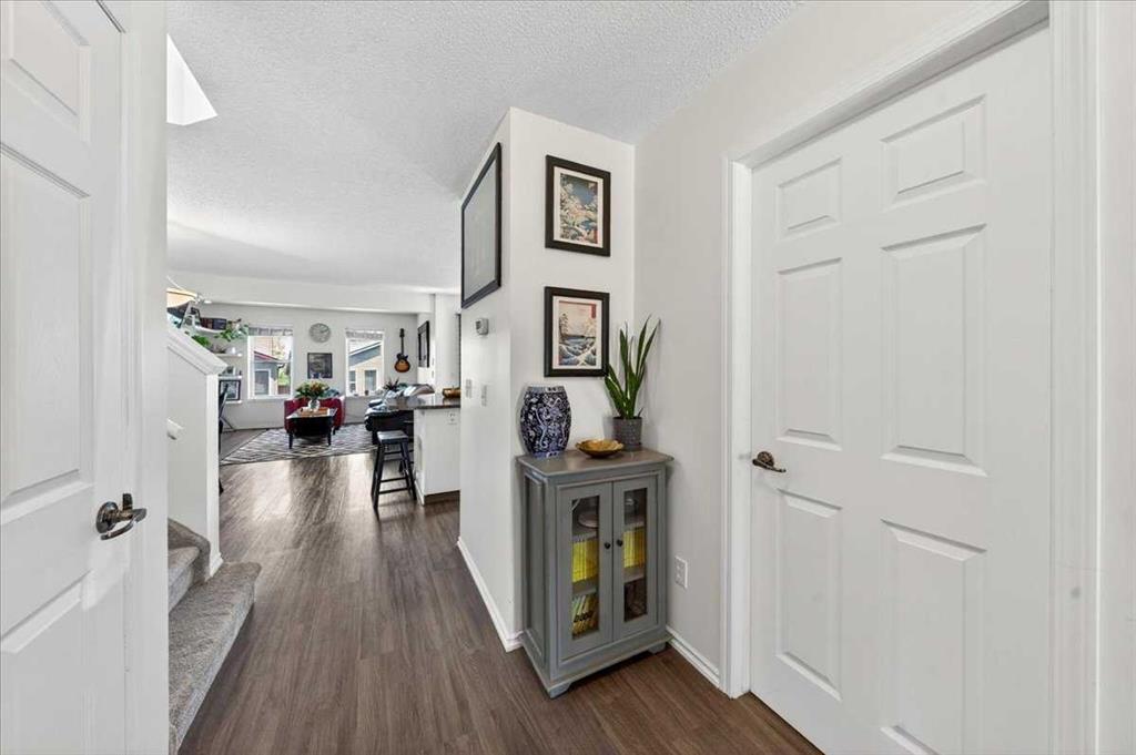 194 Everoak Gardens SW photo 4
