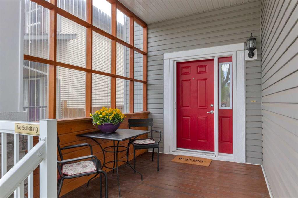 8 Elmont Court SW photo 3