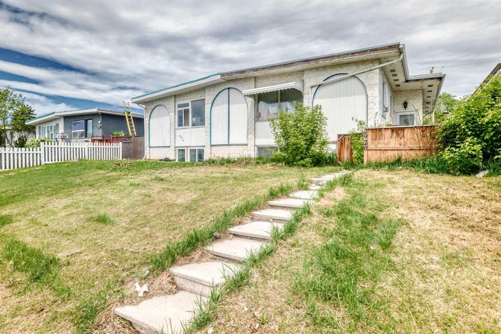 2918 Doverville Crescent SE photo 2