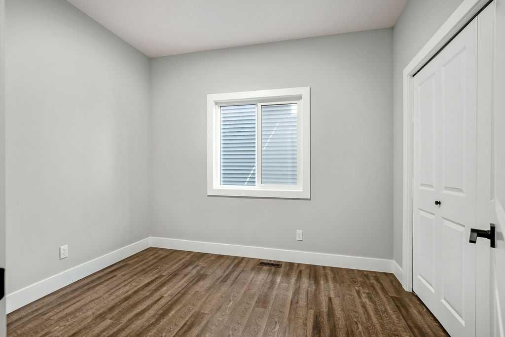 127 Creekstone Park SW photo 5