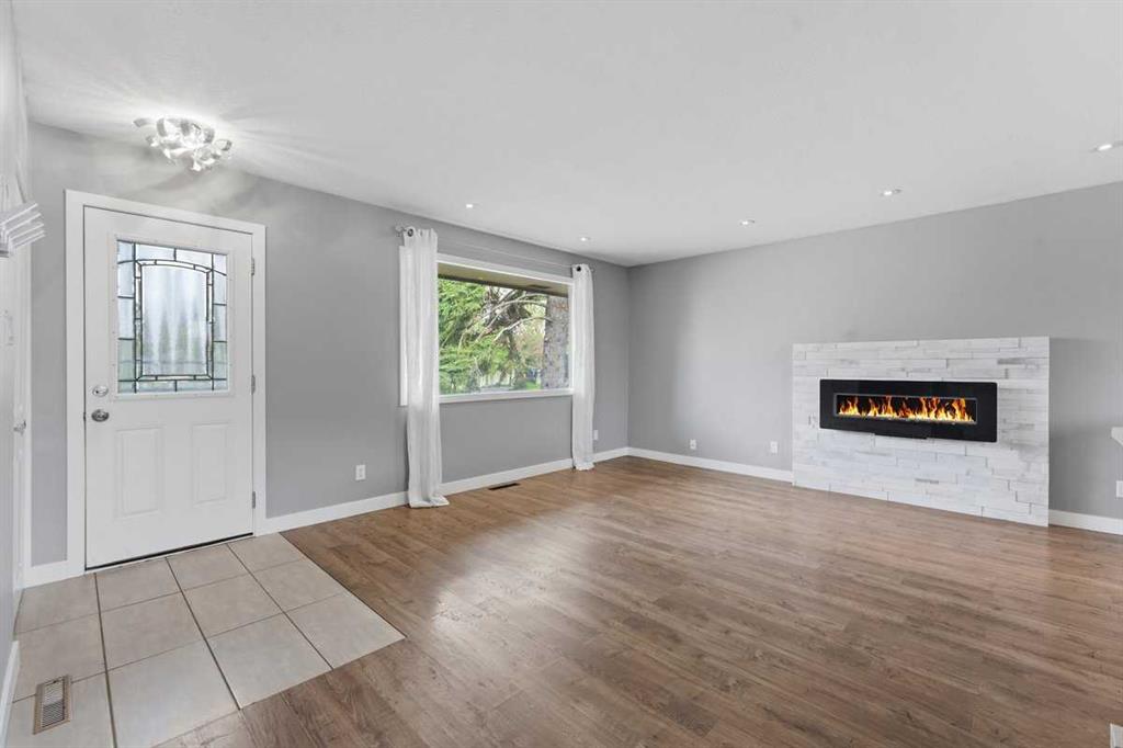 819 Avonlea Place SE photo 2