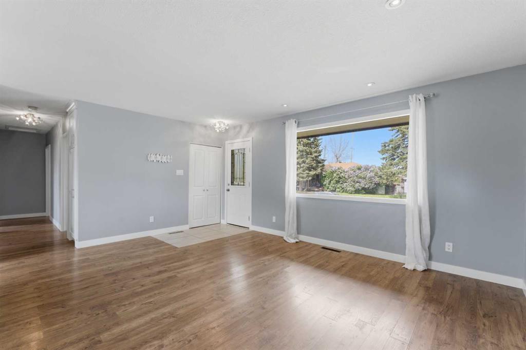 819 Avonlea Place SE photo 4