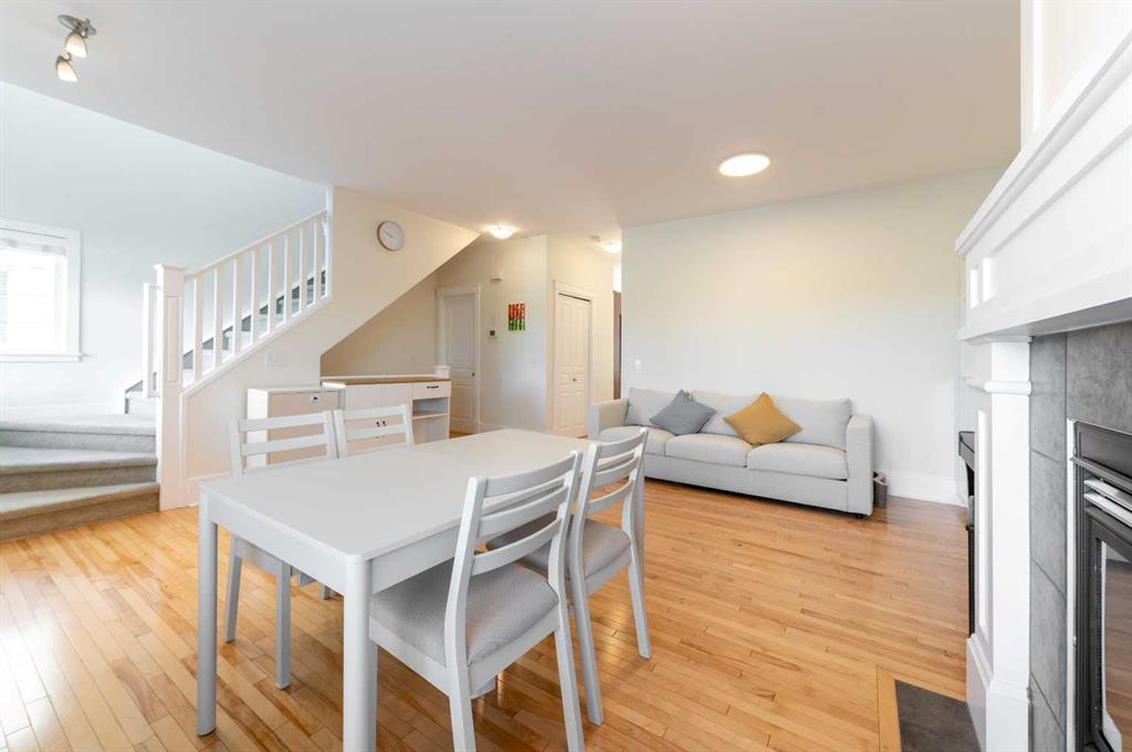 1024 Wentworth Rise SW photo 3