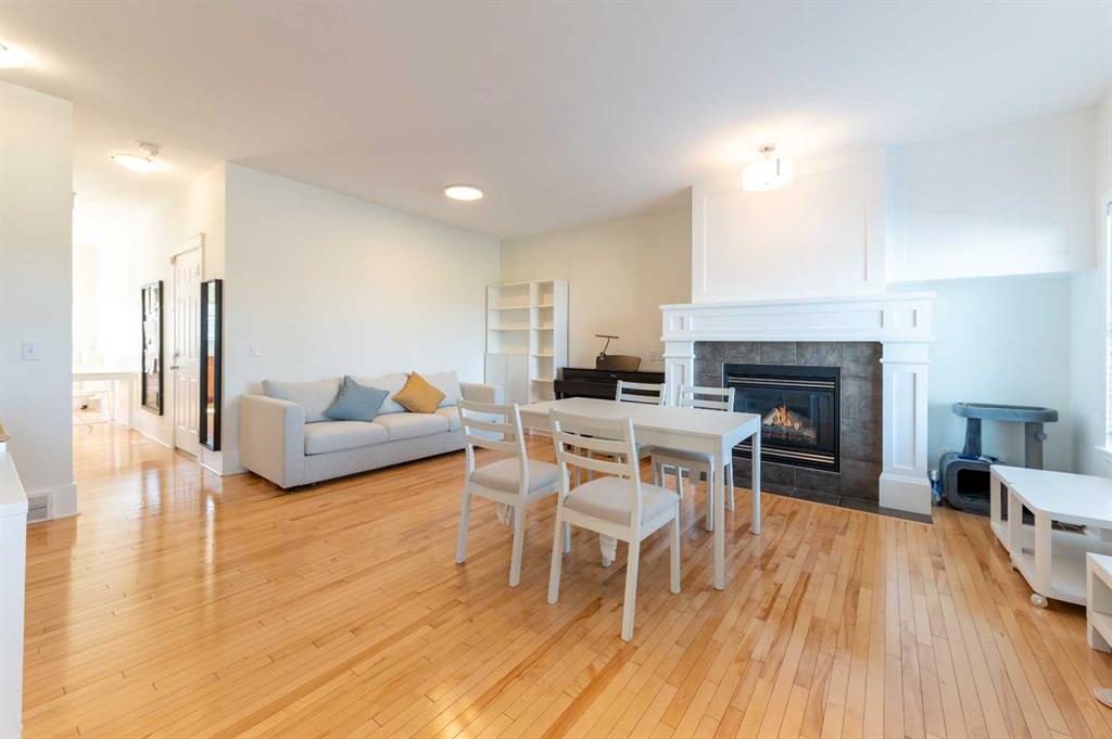 1024 Wentworth Rise SW photo 4