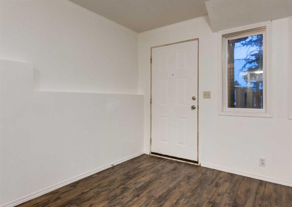 1135 37 Street SE photo 4