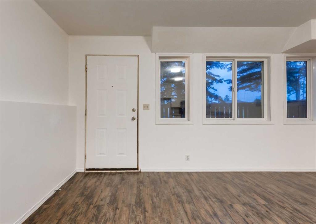 1135 37 Street SE photo 5