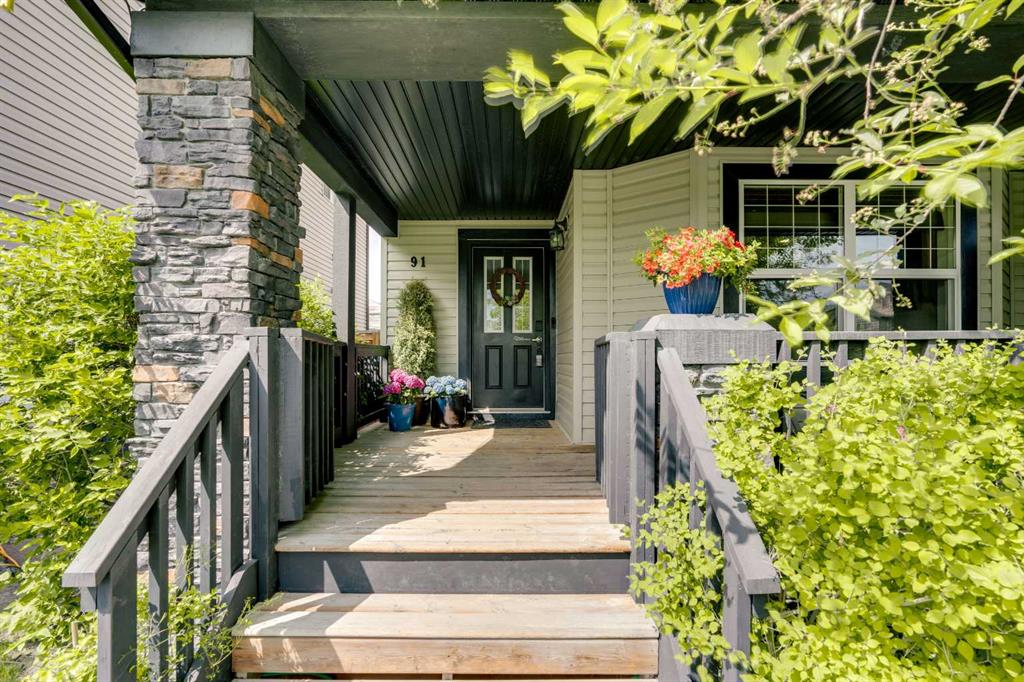 91 Panora Square NW photo 2