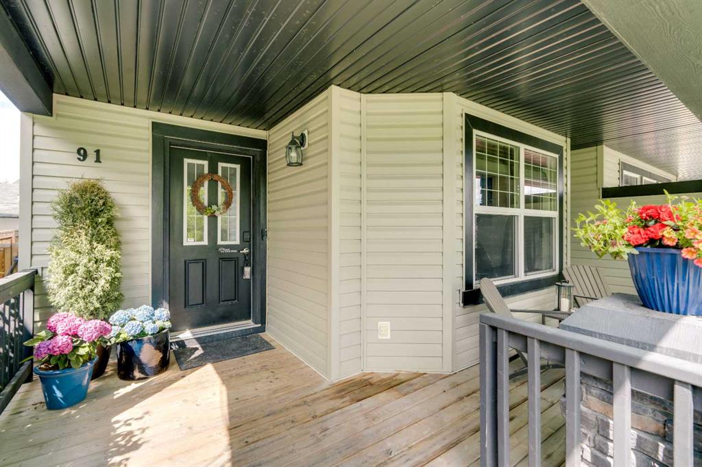 91 Panora Square NW photo 3