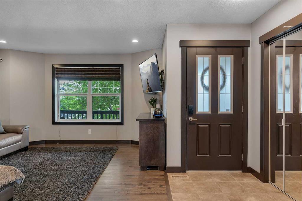 91 Panora Square NW photo 4