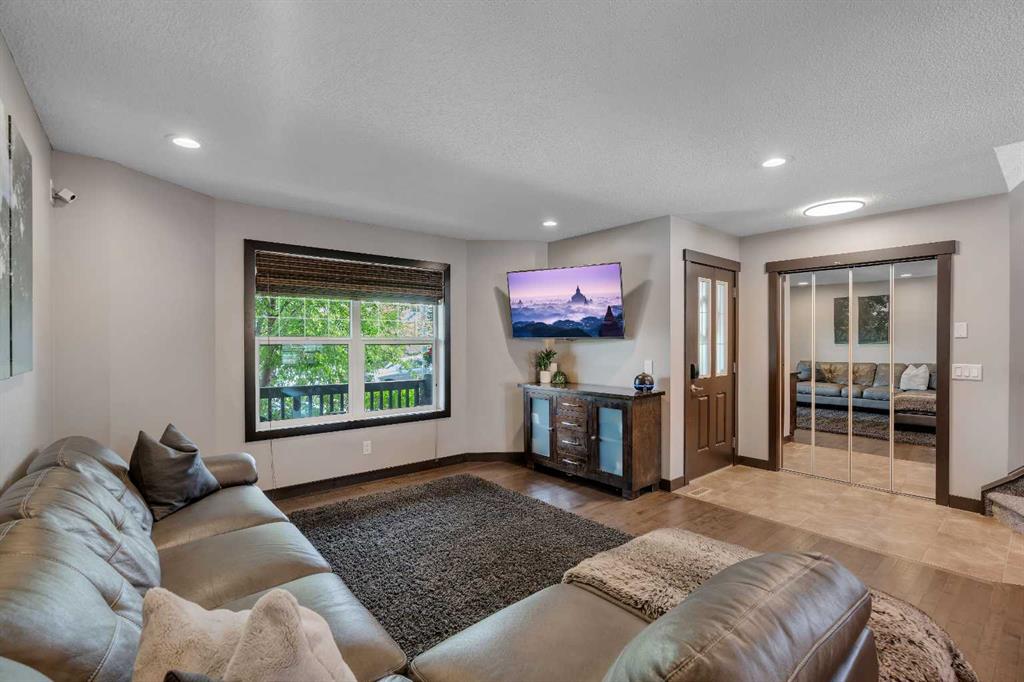 91 Panora Square NW photo 5