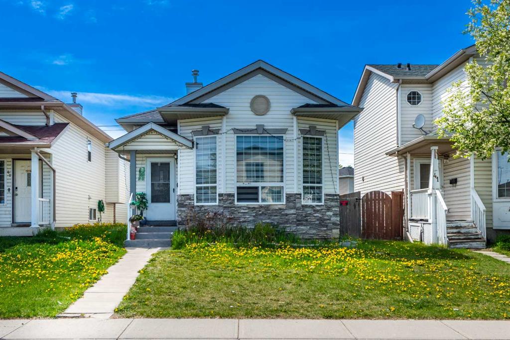 45 Martin Crossing Crescent NE
