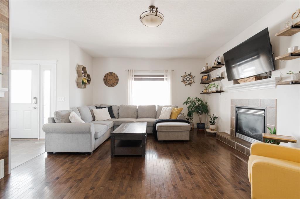 128 Coyote Crescent photo 2
