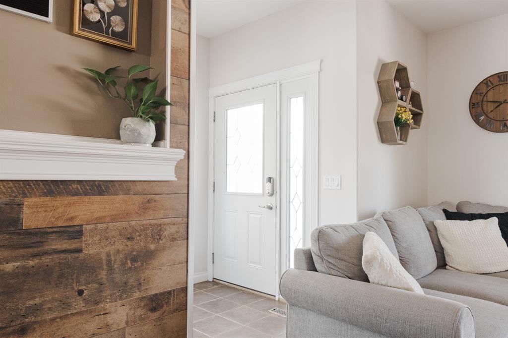 128 Coyote Crescent photo 5