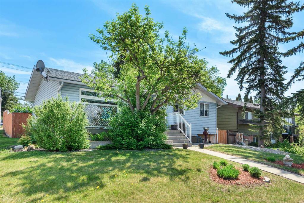 208 Van Horne Crescent NE photo 2