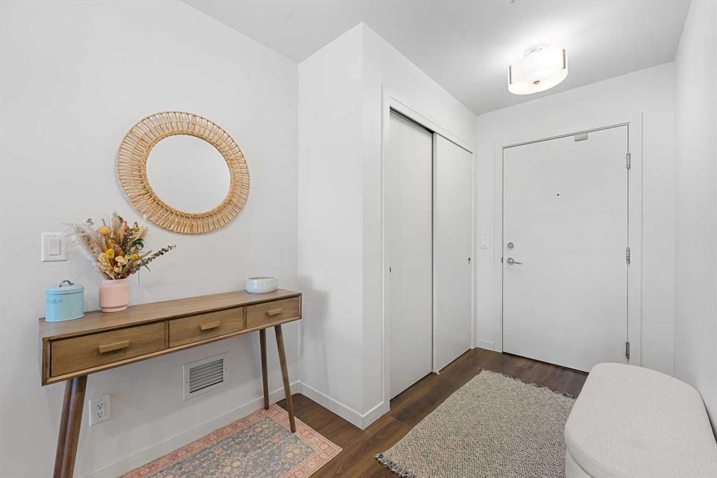 317 22 Avenue SW #307 photo 3