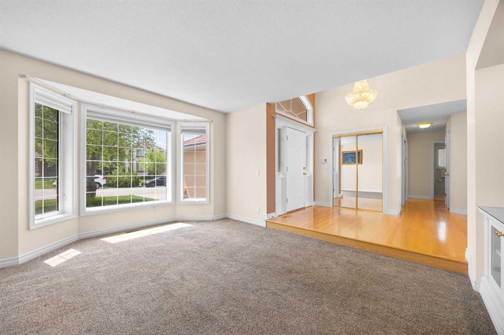 191 Hamptons Terrace NW photo 3