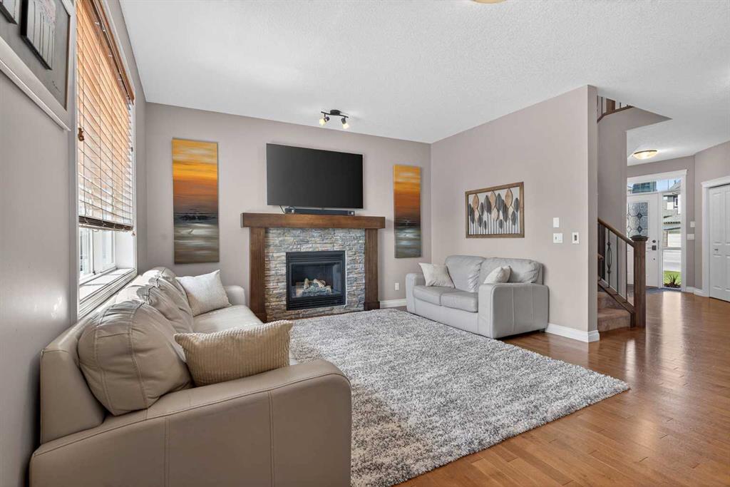 159 Sherwood Crescent NW photo 3