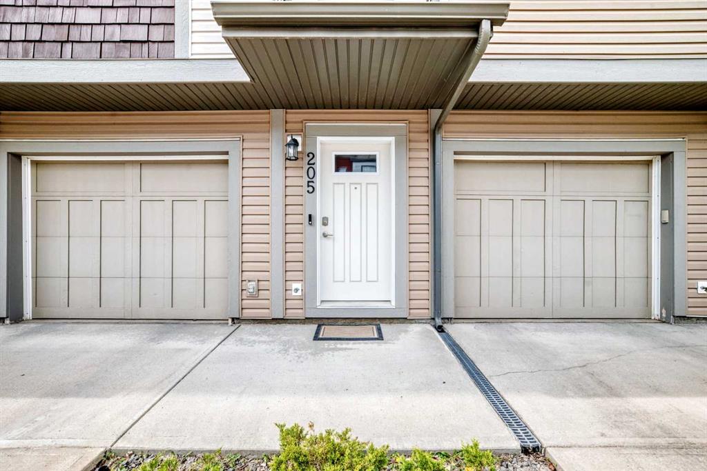 205 Copperpond Row SE photo 2