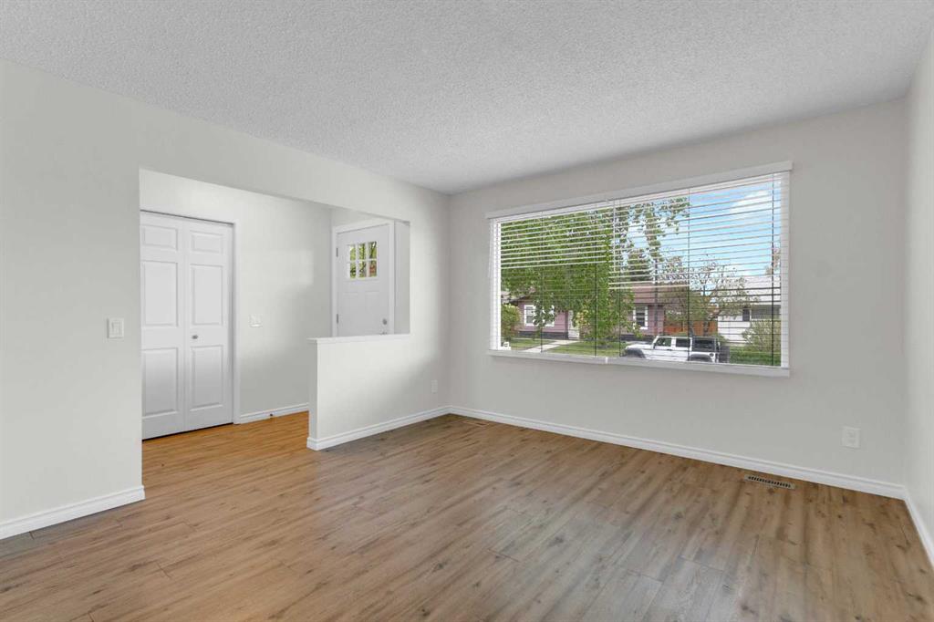452 Queen Alexandra Way SE photo 3