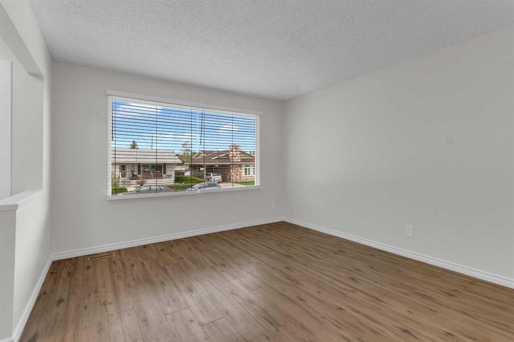 452 Queen Alexandra Way SE photo 5