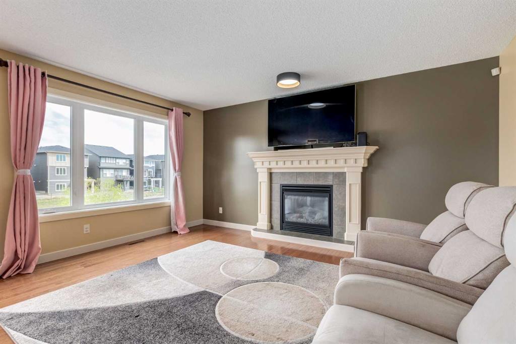 664 Luxstone Landing SW photo 5